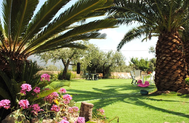 Alghero family-friendly villa 1km from the beach, WiFi, garden, playground