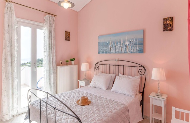 Aliki's Top Floor Suite