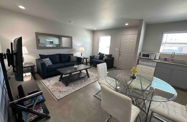 All Brand New! Charming and Cozy Apartment