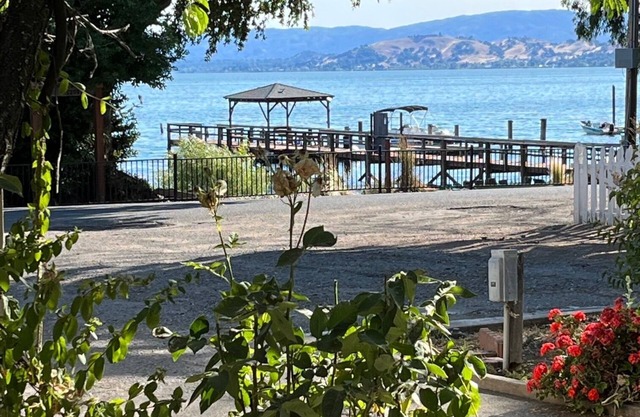 ALL INCLUSIVE AMENITIES &TAX.Kayak,SUP,Pedal Boat,PingPong, Pickleball,Movie Nt