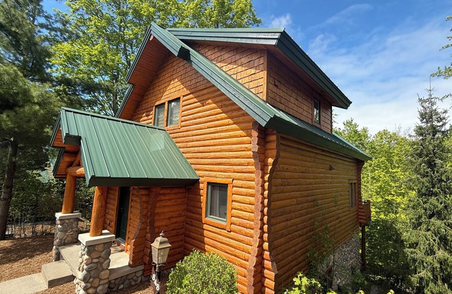 All Season Adventure - Hot Tub - Luxe Cabin on Boyne Mountain
