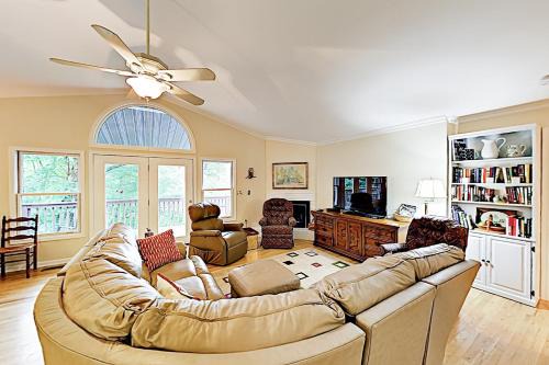 Allen Mountain Manor
