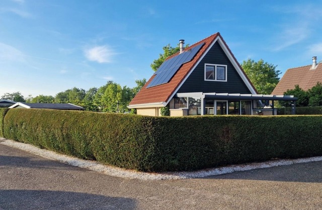 Allergy-friendly FH with gigabit internet, beach cabin and swimming pool
