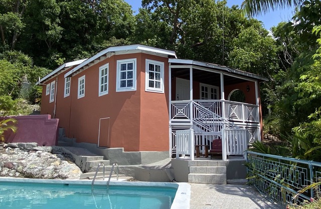 Almond Tree Cottage with Pool