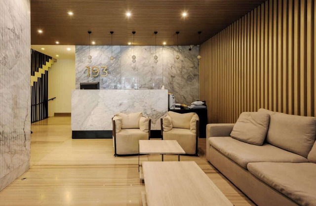 ALOHA Amazing 2-BR Condo with Private Terrace