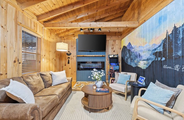 *Alone At Last* Private Retreat w/Hot tub Firepit & More