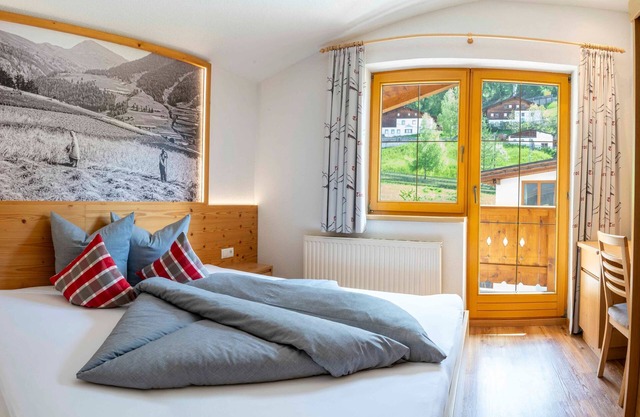 Alpenrose - Farm Wolf