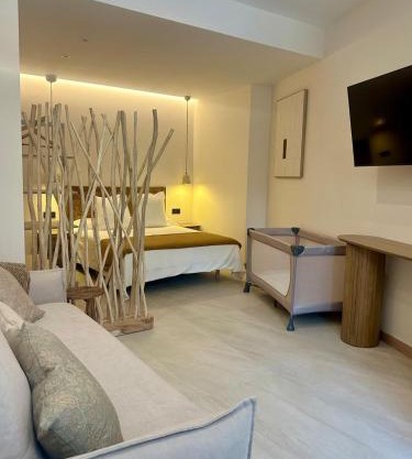 Alpha Estudios, Apartamentos turísticos