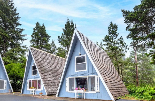 Alpine Chalet #11 Full Loft - Otter Rock, OR
