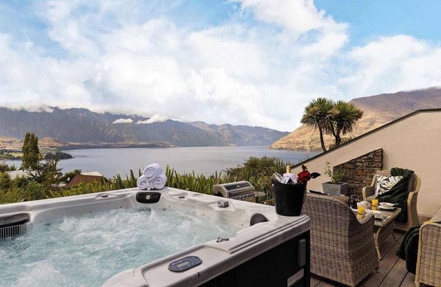 ALPINE GOLD LUXURY SPA LAKE VIEW VILLA