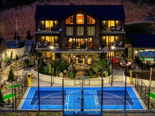 Alpine Splash - Luxury - Private indoor pool, theatergaming, large yard, Pond, Basketball court!