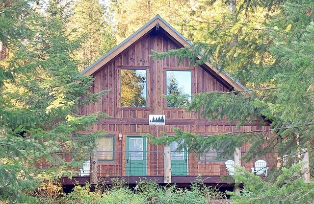 Alpine View Cabin - duplex unit A w/queen bedroom