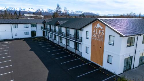 Alps Motel & Apartments