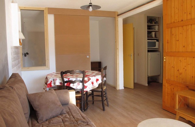 ALSO 6-ROOM APARTMENT 3 ROOMS