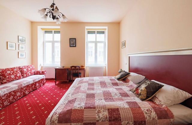 Altwienerhof, a cozy-artistic suite with top connections in Vienna