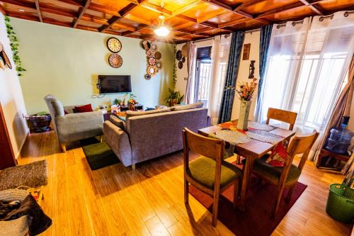 AlyChe Home