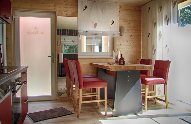 Am Wald Gelegenes Ferienhaus mit Holzterrasse