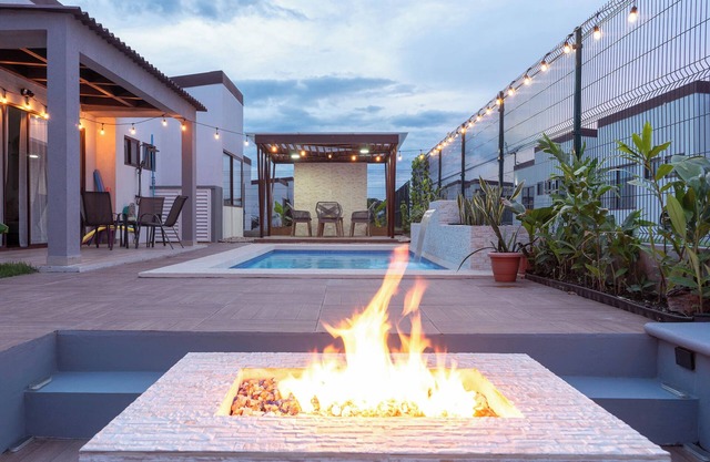 Amaia House, 5B 3R, 10 min drive from the beach. Cozy pool/fire pit/pavilion