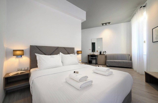 Amalphi Corfu City Living by Konnect - Deluxe Suite Philippos