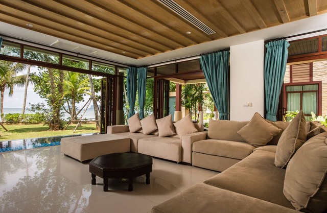 Amatapura Beachfront Villa 14