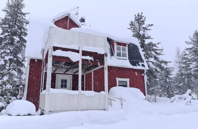 Amazing 4-bedroom house with WiFi in charming Stavaträsk