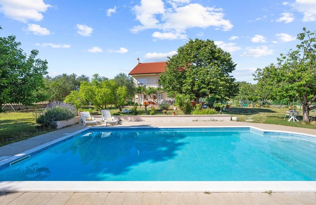 Amazing apartment in Lozovac with WiFi