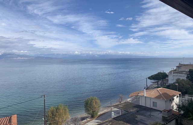 Amazing Apartment Seaside at Platanos Vilage