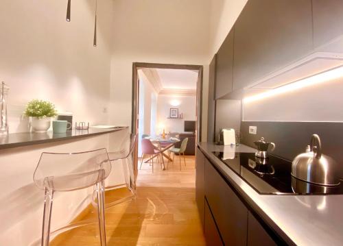 Amazing Apt San Lorenzo 19, Rolli palace UNESCO - Overlooking the Cathedral FREE PRIVATE PARKING