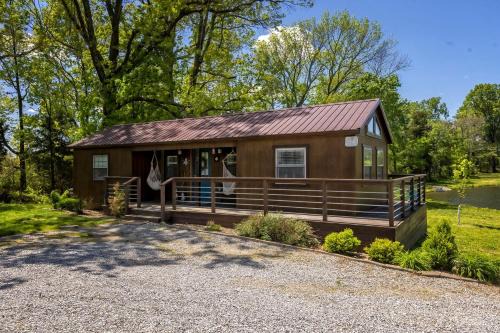 Amazing Cozy Cabin with Fireplace in Marion, Illinois