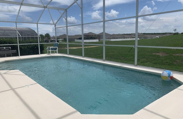 AmAzInG eScApE! Huge Pool, Perfect location game room Magical moments in Florida