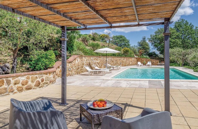 Amazing home in Farnetella-Sinalunga