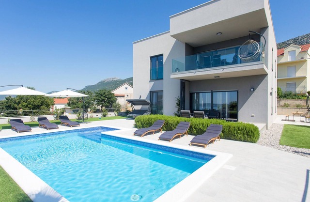 Amazing home in Kastel Kambelovac