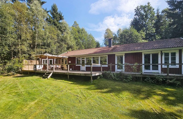 Amazing home in Annerstad with sauna