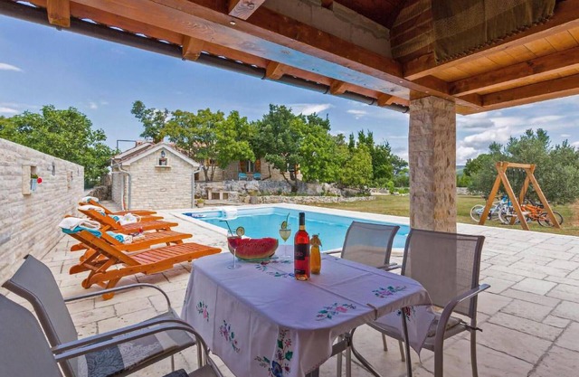 Amazing home in Benkovac with sauna