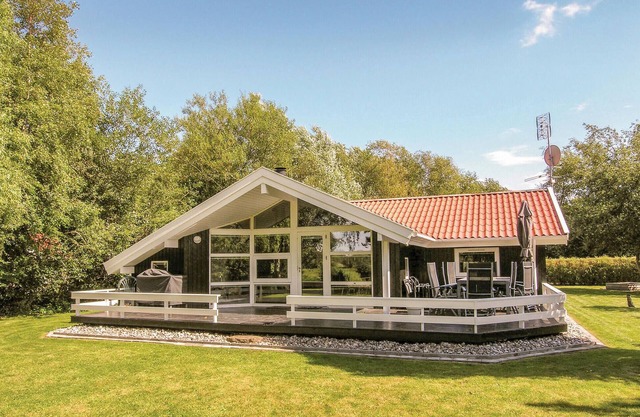 Amazing home in Humble with WiFi