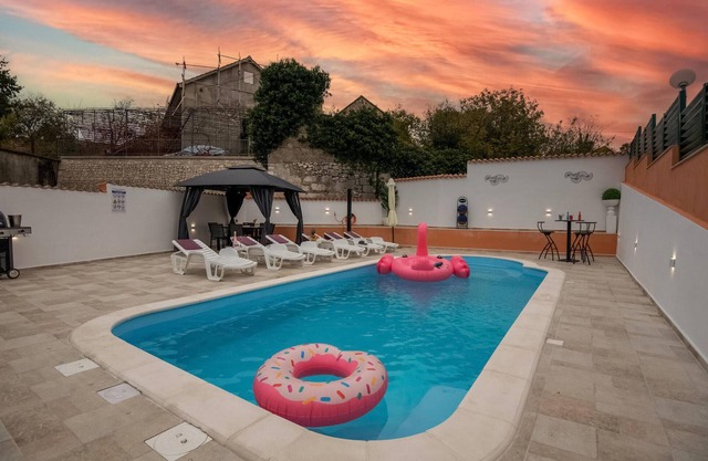 Amazing home in Mijaca
