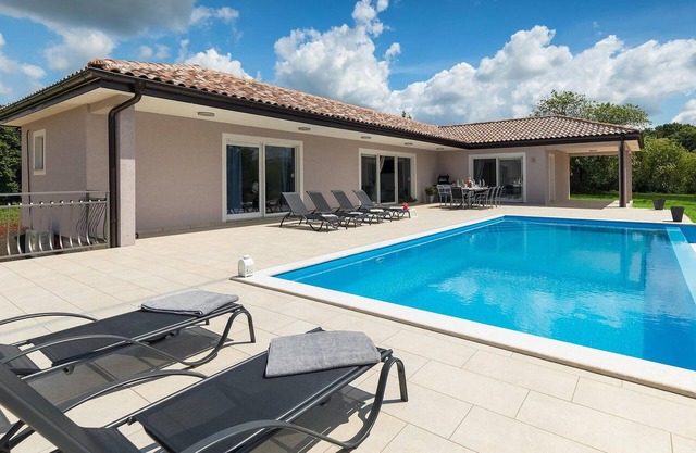 Amazing home in Pazin