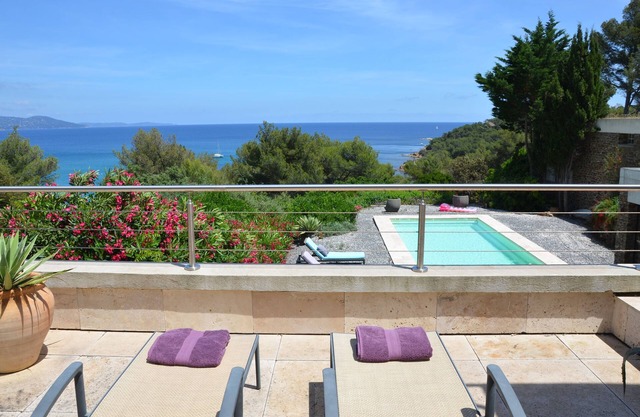 Amazing house with sea view, heated pool, access to beach in a fantastic area
