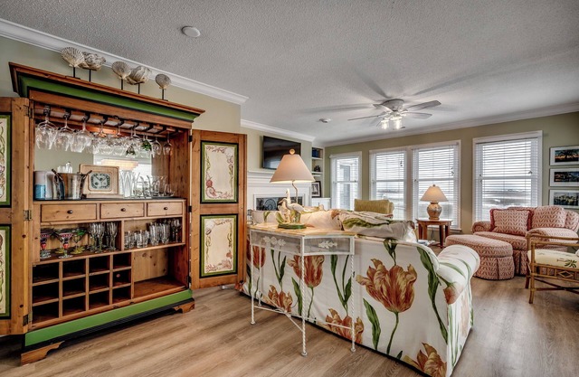 Amazing Inlet Views! End Unit Townhouse, Pool, Kayaks Incl, St Park Beach Pass Included