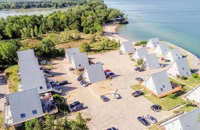 Amazing Lake Michigan Views: Completely Remodeled and Steps from Lake Michigan!