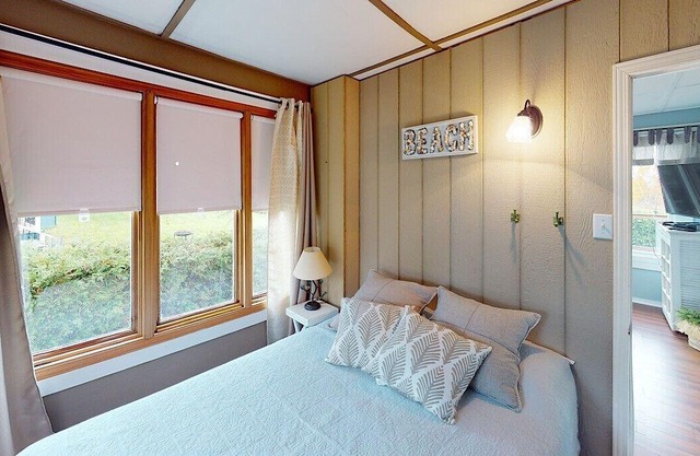 Amazing Lakeview-Cozy Cottage- Private Beach AccessnSleeps 6