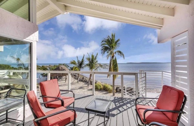 Amazing Ocean Front Views 3 bedroom/bath Villa. Wake up to a Sunrise