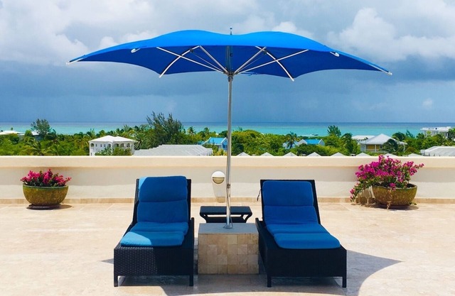 Amazing Ocean Views - Contemporary Condo - Pool - SPA- 10 min walk to Beach.