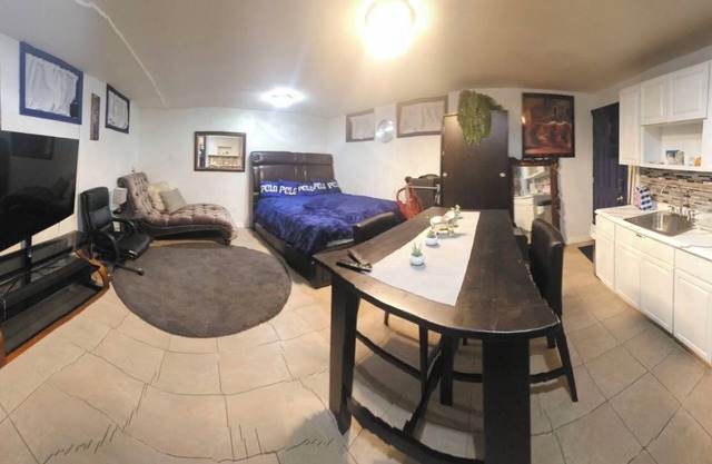 AMAZING PRIVATE QUIET & COMFORTABLE SHORT STAYS! nKING SZ BED.10 mins from JFK