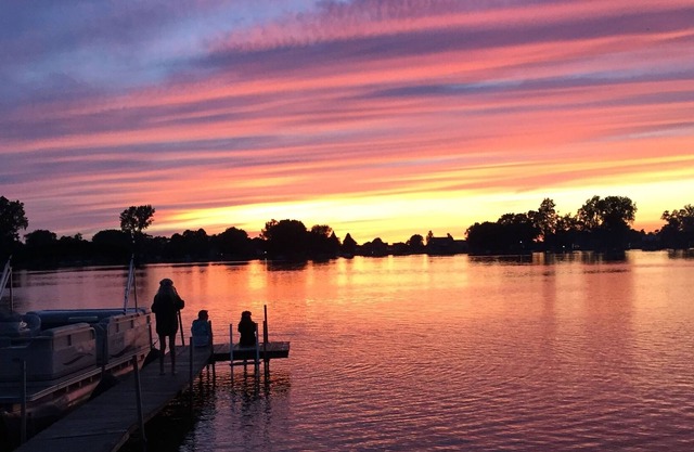 Amazing sunsets, Lake Front Home, Waterfront, near Shipshewana Indiana, Exit 107
