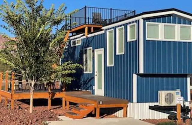 Amazing Tiny home with private BBQ and deck.