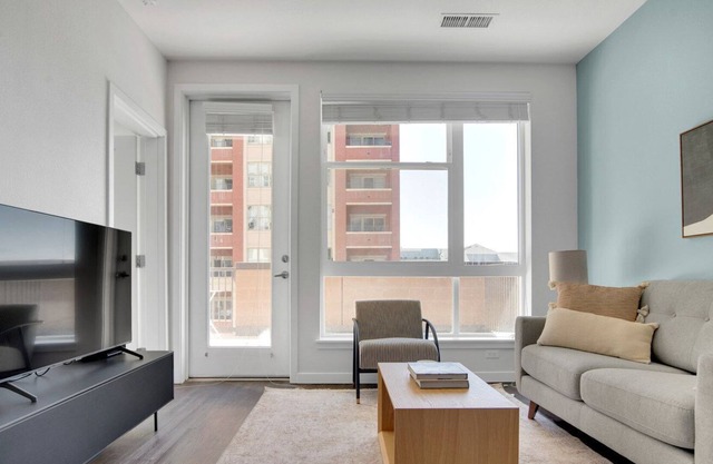 Amazing Uptown 1BR w/ W/D, Gym & Pool, walk to RiNo bars, by Blueground