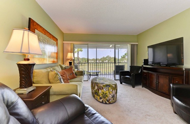 Amazing View - On Golf Course - Near Beaches, Shopping & Restaurants