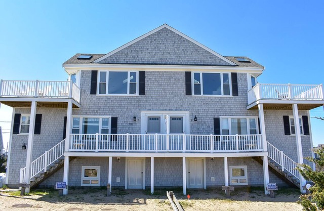 Amazing views! 3 bedroom duplex is just steps away from South Village Beach