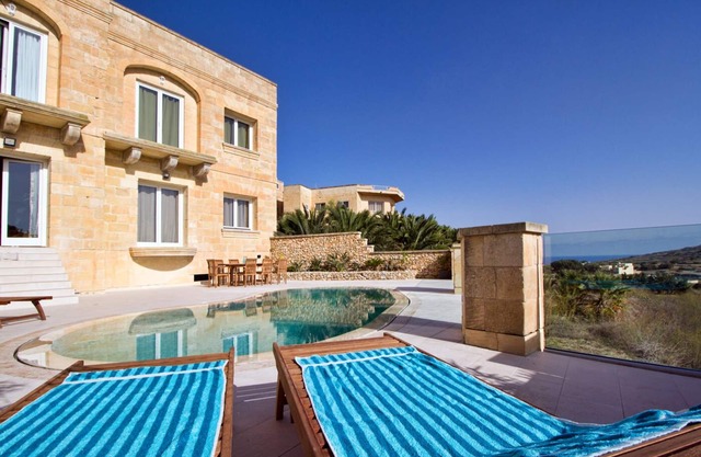 Amazing views, complete privacy, luxury and comfort including pool and deck area